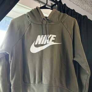 Cropped Nike Army Green Hoodie